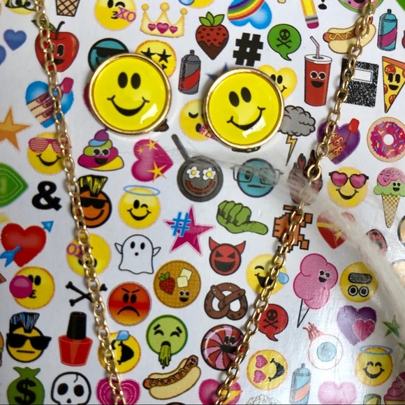 3/$18 EMOJI Smiley Face Necklace & Earrings ADORABLE SET - Picture 2 of 4